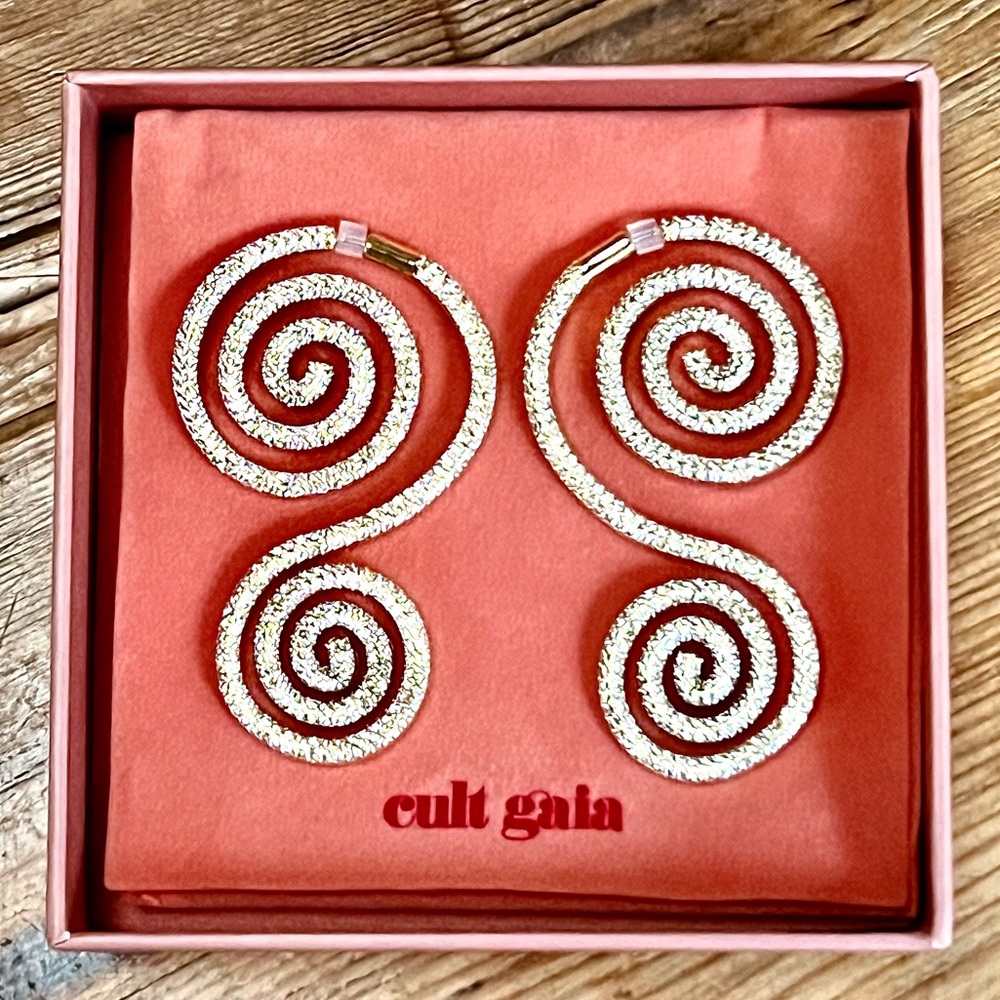 🌺🎉HP🎉🌺 NWT Cult Gaia Ramala Crystal-Embellished Gold Spiral Earrings - Picture 3 of 17